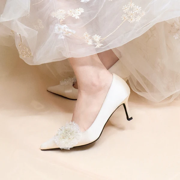 Charmant Ivoire Satin Chaussure De Mariée 2020 Cuir Perlage Cristal Perle 7 cm Talons Aiguilles À Bout Pointu Mariage Escarpins