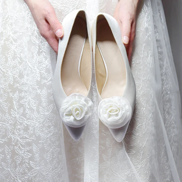 Élégant Ivoire Satin Fleur Chaussure De Mariée 2020 Cuir 5 cm Talons Aiguilles À Bout Pointu Mariage Escarpins