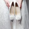 Elegant Ivory Satin Flower Wedding Shoes 2020 Leather 5 cm Stiletto Heels Pointed Toe Wedding Pumps
