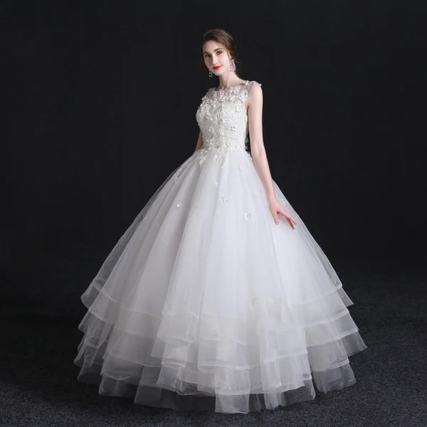 Chic / Belle Blanche Robe De Mariée 2018 Robe Boule En Dentelle Fleur Appliques Encolure Dégagée Sans Manches Longue Mariage