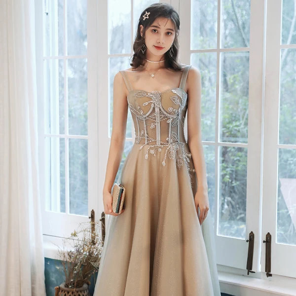 Charmant Champagne Robe De Soirée 2020 Princesse Bretelles Spaghetti Perlage En Dentelle Fleur Sans Manches Dos Nu Longue Robe De Ceremonie