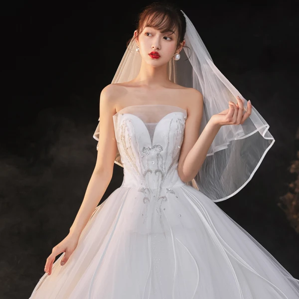Charmant Blanche Robe De Mariée 2020 Robe Boule Bustier Paillettes Sans Manches Dos Nu Royal Train