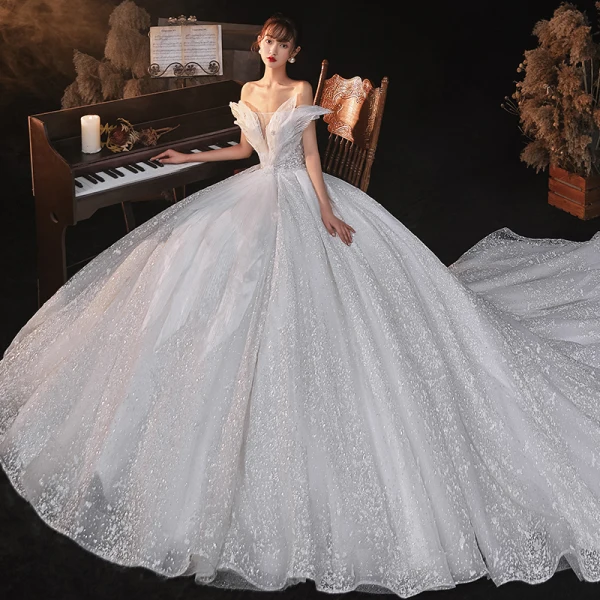 Luxus / Herrlich Weiß Spitze Brautkleider / Hochzeitskleider 2020 Ballkleid Bandeau Perlenstickerei Pailletten Ärmellos Rückenfreies Königliche Schleppe