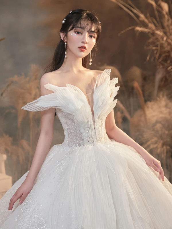 Luxe Champagne Robe De Mariée 2020 Robe Boule Volants Bustier En Dentelle Fleur Paillettes Sans Manches Dos Nu Royal Train