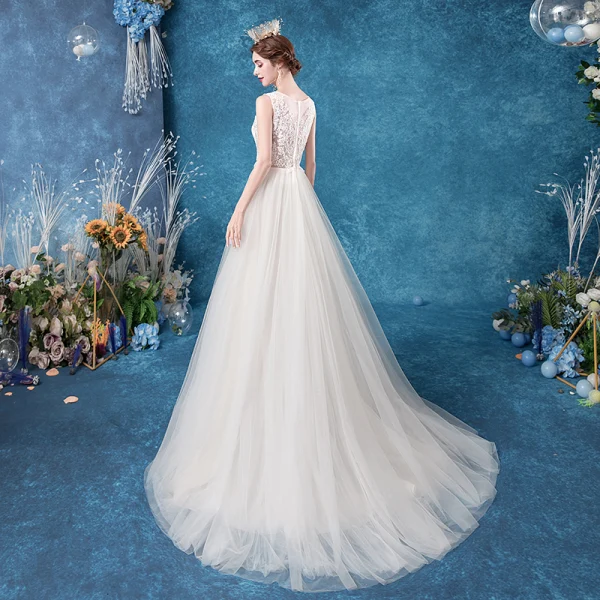 Affordable Ivory Wedding Dresses 2020 A-Line / Princess Scoop Neck Lace Flower Sleeveless Sweep Train