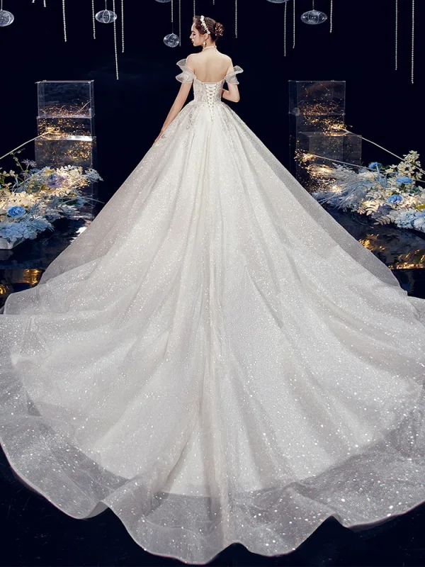Charmant Champagne En Dentelle Robe De Mariée 2020 Princesse De l'épaule Perlage Paillettes Faux Diamant Manches Courtes Dos Nu Royal Train