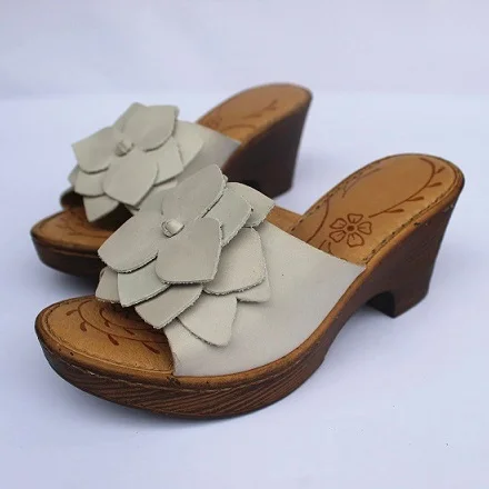 Enkla Svarta Casual Sandaler Dam 2020 Läder Blomma 7 cm Tjocka Klackar Peep Toe Sandaler
