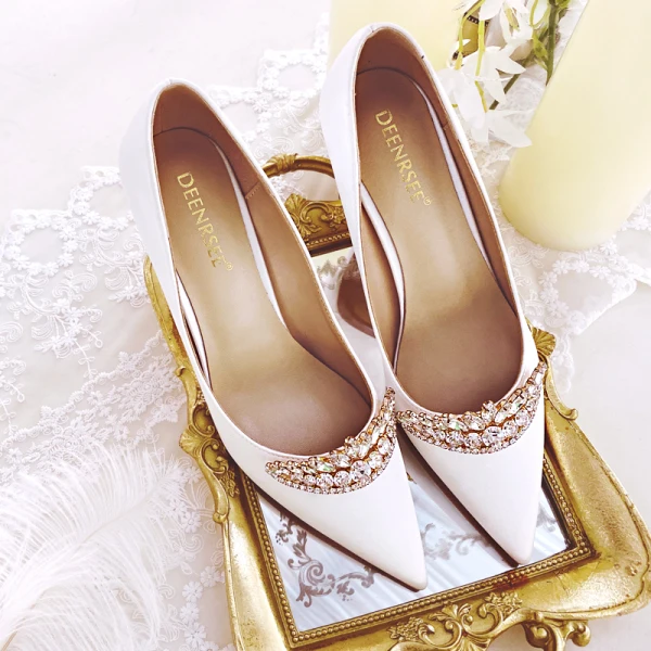 Charmant Weiß Strass Brautschuhe 2020 Leder 10 cm Stilettos Spitzschuh Hochzeit Pumps