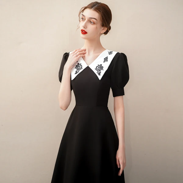 Elegant Black Satin Homecoming Graduation Dresses 2020 A-Line / Princess V-Neck Short Sleeve Knee-Length Formal Dresses