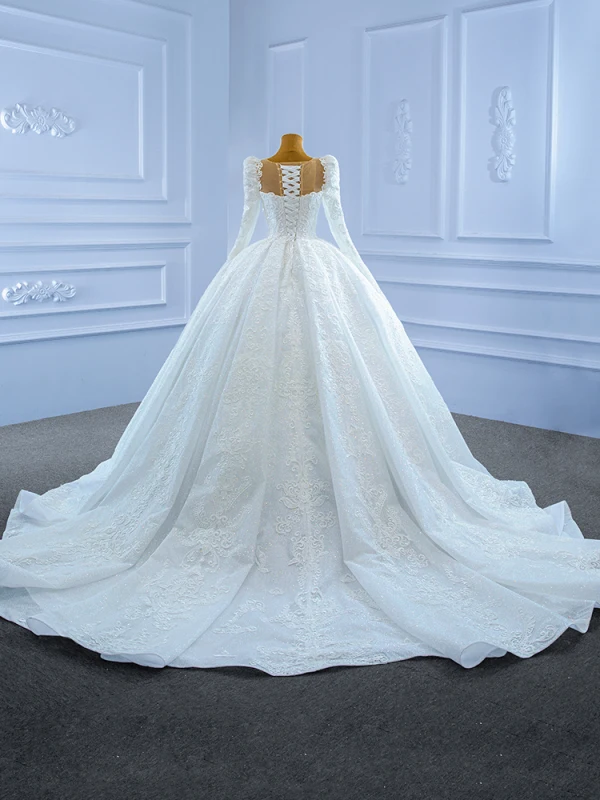 Luxe Ivoire Glitter Robe De Mariée Robe Boule 2021 Encolure Dégagée Perlage En Dentelle Fleur Manches Longues Chapel Train Mariage