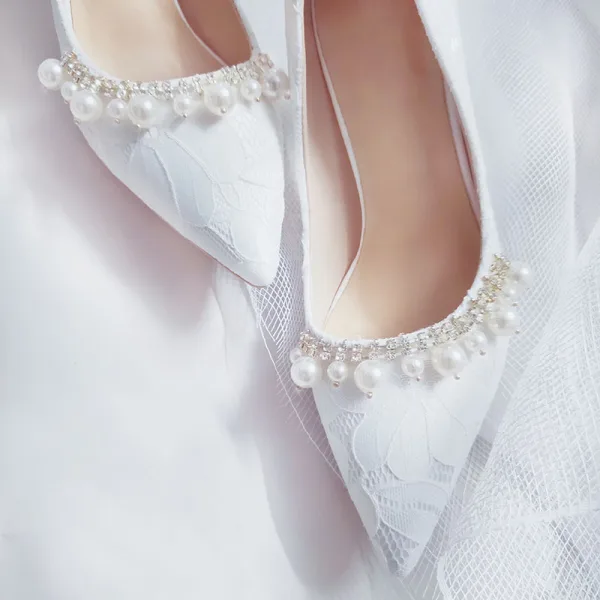 Elegant White Wedding Lace Wedding Shoes 2020 Leather Pearl Rhinestone 9 cm Stiletto Heels Pointed Toe Pumps