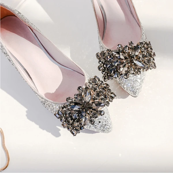 Charmant Glanz Pailletten Silber Brautschuhe 2020 Leder Strass 3 cm Stilettos Low Heel Spitzschuh Hochzeit Pumps