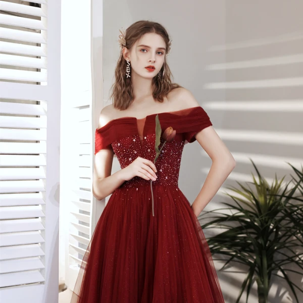 Chic / Beautiful Burgundy Prom Dresses 2021 A-Line / Princess Off-The-Shoulder Beading Crystal Sequins Short Sleeve Backless Floor-Length / Long Prom Formal Dresses