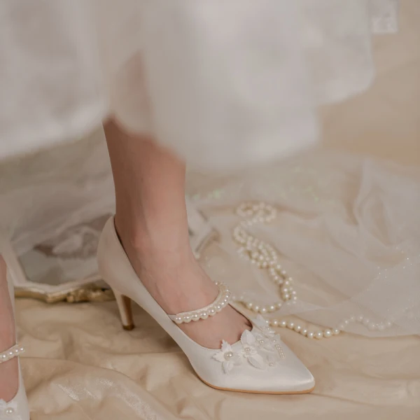 Élégant Ivoire Satin Chaussure De Mariée 2020 Brodé Perle 7 cm Talons Aiguilles À Bout Pointu Mariage Escarpins