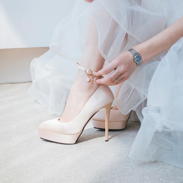 Schöne Rot Brautschuhe 2020 Knöchelriemen 12 cm Stilettos Spitzschuh Hochzeit Pumps