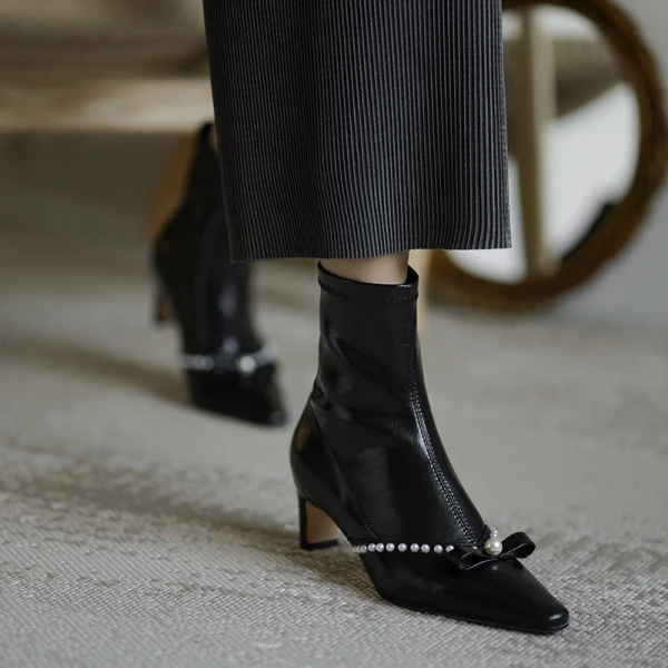 Modest / Simple Black Street Wear Pearl Bow Womens Boots 2020 Leather 5 cm Thick Heels Pointed Toe Boots