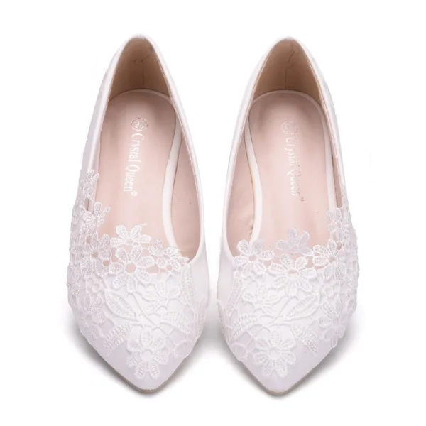 Élégant Blanche Plate Chaussure De Mariée 2020 En Dentelle Fleur À Bout Pointu Mariage Talons