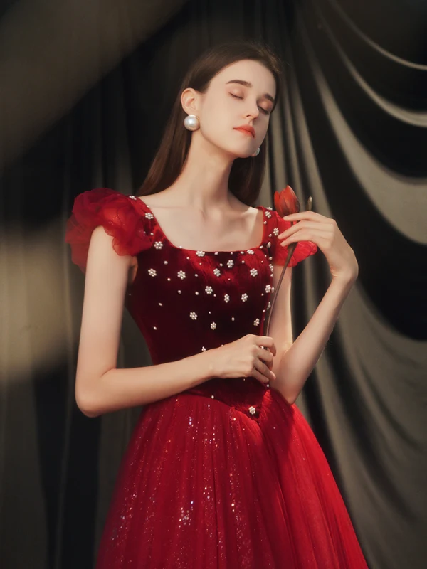 Charming Suede Burgundy Prom Dresses 2021 A-Line / Princess Square Neckline Pearl Sequins Backless Floor-Length / Long Prom Formal Dresses