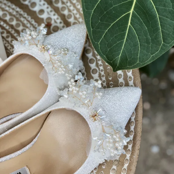 Glamorös Elfenben Glittriga / Glitter Paljetter Brudskor 2020 Läder Rhinestone Pärla 9 cm Stilettklackar Spetsiga Bröllop Pumps