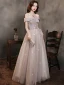 Charmant Lavendel Violett Abendkleider 2021 A Linie Schleife Off Shoulder Perlenstickerei Strass Pailletten Kurze Ärmel Rückenfreies Lange Abend Festliche Kleider