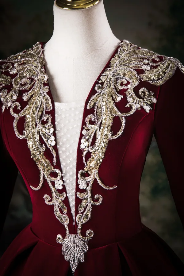 Elegant Burgundy Beading Sequins Velvet Prom Dresses 2025 Ball Gown V-Neck Long Sleeve Floor-Length / Long Prom Formal Dresses