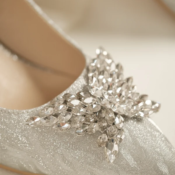 Charmant Silber Strass Schmetterling Brautschuhe 2020 7 cm Stilettos Spitzschuh Hochzeit Pumps