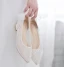 Chic / Belle Blanche Transparentes Chaussure De Mariée 2020 En Dentelle Fleur Noeud Cuir 3 cm Talons Aiguilles Talon Bas À Bout Pointu Mariage Escarpins