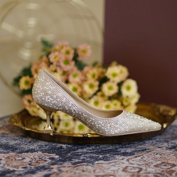 Glittrande Guld Pärla Rhinestone Brudskor 2020 Läder 6 cm Stilettklackar Spetsiga Bröllop Pumps