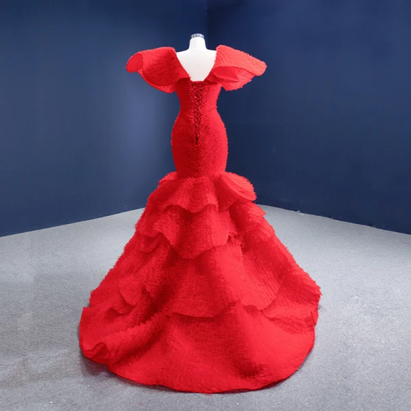 High End Mode Rot Fallende Rüsche Brautkleider / Hochzeitskleider 2021 Meerjungfrau Rüschen V-Ausschnitt Kurze Ärmel Rückenfreies Hof-Schleppe Hochzeit