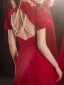 Style Chinois Haut de Gamme Bordeaux Dentelle Cheongsam Robe De Soirée 2021 Princesse Col Haut Perle En Dentelle Fleur Manches Courtes Dos Nu Train De Balayage Soirée Robe De Ceremonie