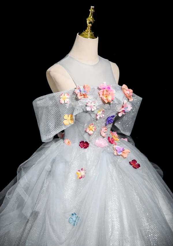Blumenfee Silber Applikationen Fallende Rüsche Ballkleider 2025 Ballkleid Rundhalsausschnitt Kurze Ärmel Rückenfreies Lange Festliche Kleider