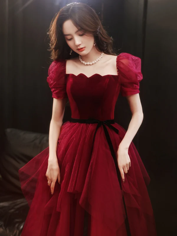 Élégant Bordeaux Daim Robe De Bal 2021 Princesse Encolure Carrée Manches Courtes Dos Nu Noeud Ceinture Longue Promo Robe De Ceremonie