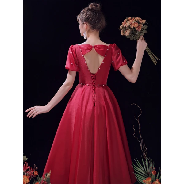 Chic / Belle Bordeaux de retour Satin Robe De Graduation 2021 Princesse Encolure Carrée Perle Ceinture Manches Courtes Dos Nu Asymétrique Robe De Ceremonie