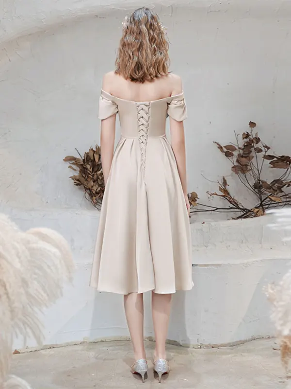 Fashion Champagne Bow Graduation Dresses 2021 A-Line / Princess Homecoming Off-The-Shoulder Short Sleeve Backless Tea-length Formal Dresses