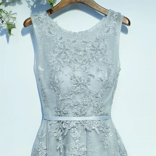 Elegant Wedding Party Dresses Bridesmaid Dresses 2017 Silver Lace Sash Flower Ruffle Zipper Up Tea-length Scoop Neck A-Line / Princess Sleeveless
