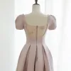 Vintage / Retro Dusky Pink Prom Dresses 2021 A-Line / Princess V-Neck Pearl Rhinestone Short Sleeve Backless Floor-Length / Long Prom Formal Dresses