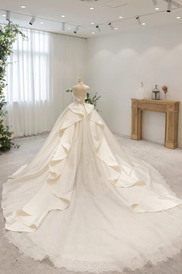 Vintage / Retro High-end Ivory Wedding Dresses 2021 Ball Gown Scoop Neck Beading Pearl Rhinestone Sleeveless Backless Royal Train Wedding