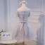 Chic / Belle Gris de retour Robe De Graduation 2018 Princesse Appliques En Dentelle Noeud De l'épaule Dos Nu Manches Courtes Courte Robe De Ceremonie