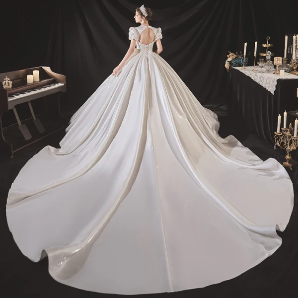 Style Victorien Vintage / Originale Ivoire Satin Robe De Mariée 2021 Robe Boule Perle Encolure Carrée Gonflée Manches Courtes Noeud Dos Nu Royal Train Mariage