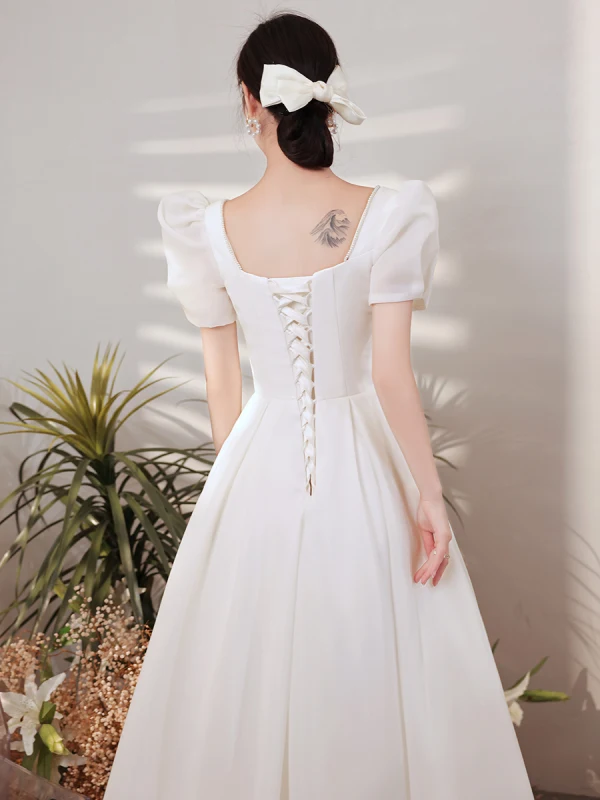 Modest / Simple Vintage / Retro Ivory Satin Wedding Dresses 2021 A-Line / Princess Pearl Square Neckline Short Sleeve Backless Floor-Length / Long Wedding