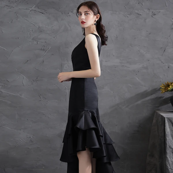 Modern / Fashion Black Ruffle Satin Party Dresses 2021 A-Line / Princess V-Neck Sleeveless Backless Asymmetrical Formal Dresses