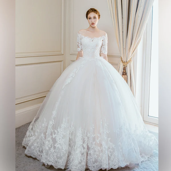 Élégant Champagne Robe De Mariée 2018 Robe Boule En Dentelle Fleur Encolure Dégagée Manches Courtes Cathedral Train Mariage