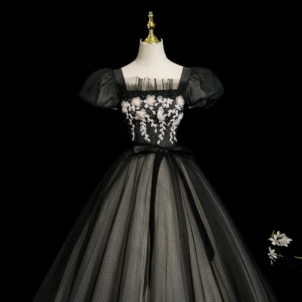 Élégant Noire Appliques Noeud Ceinture Robe De Bal 2025 Robe Boule Encolure Carrée Gonflée Manches Courtes Dos Nu Longue Robe De Ceremonie