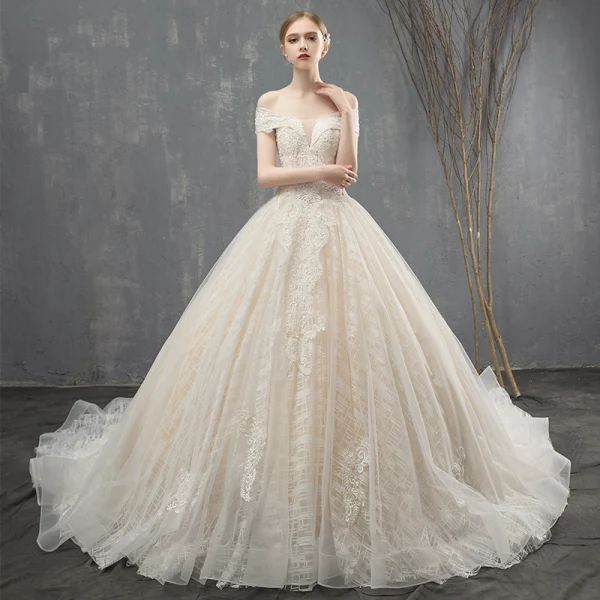 Luxe Champagne Robe De Mariée 2018 Robe Boule En Dentelle Fleur De l'épaule Dos Nu Sans Manches Royal Train Mariage