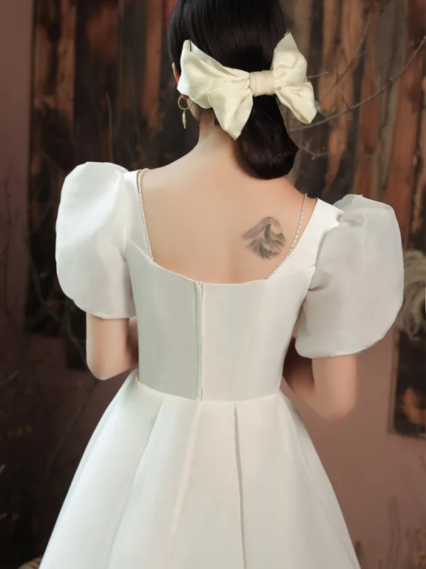 Vintage Ivory / Creme Satin Brautkleider / Hochzeitskleider 2021 A Linie Eckiger Ausschnitt Geschwollenes Kurze Ärmel Rückenfreies Wadenlang Hochzeit
