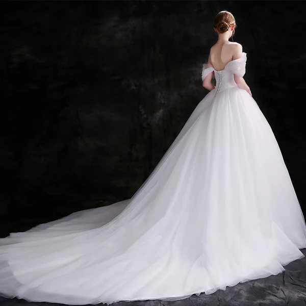 Simple Blanche Robe De Mariée 2018 Robe Boule De l'épaule Dos Nu Sans Manches Cathedral Train Mariage