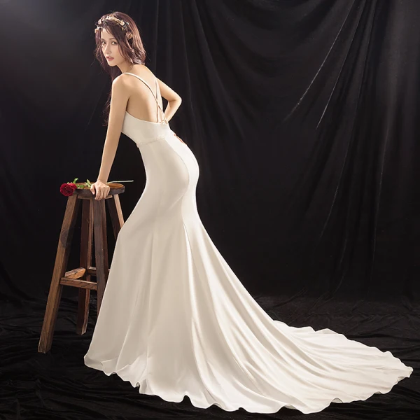 Schlicht Ivory / Creme Brautkleider 2018 Mermaid Perlenstickerei Stoffgürtel Spaghettiträger Rückenfreies Ärmellos Hof-Schleppe Hochzeit