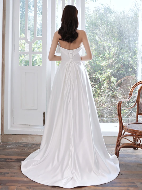 Simple Ivoire Fendue devant Satin Robe De Mariée 2021 Princesse Bustier Sans Manches Dos Nu Train De Balayage Mariage