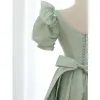 Hermoso Verde Salvia de fiesta Satén Vestidos de graduación 2021 A-Line / Princess V-Cuello Manga Corta Sin Espalda Bowknot Té De Longitud Vestidos Formales