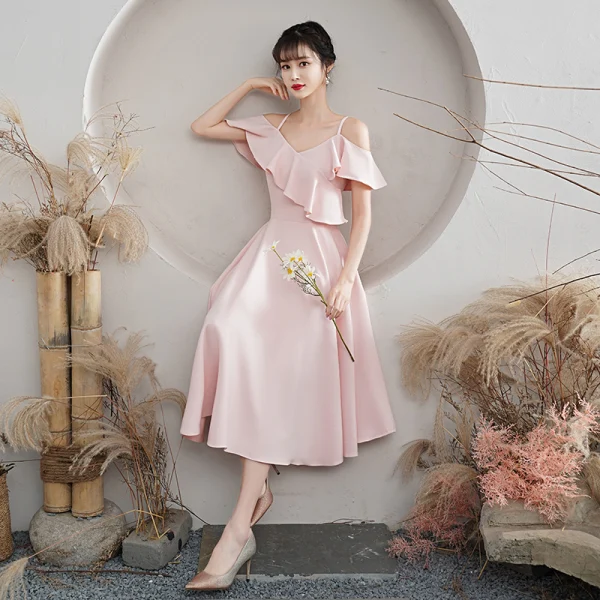Simple Rougissant Rose de retour Robe De Graduation 2021 Princesse Bretelles Spaghetti Manches Courtes Dos Nu Thé Longueur Robe De Ceremonie
